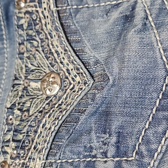 MISS ME SEQUINS EMBROIDERED MID-RISE EASY-FIT CROP DENIM JEAN - Picture 14 of 15